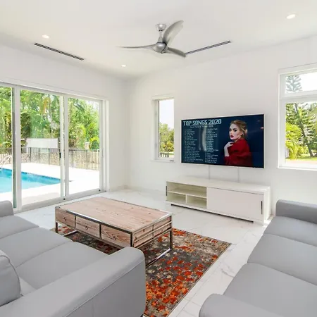 Luxurious 4 Bedroom Home On Seven Mile Corridor In The Heart Of Cayman With A Private Pool